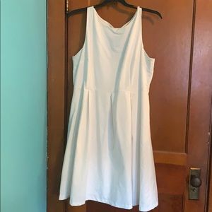 White lined dress size 16